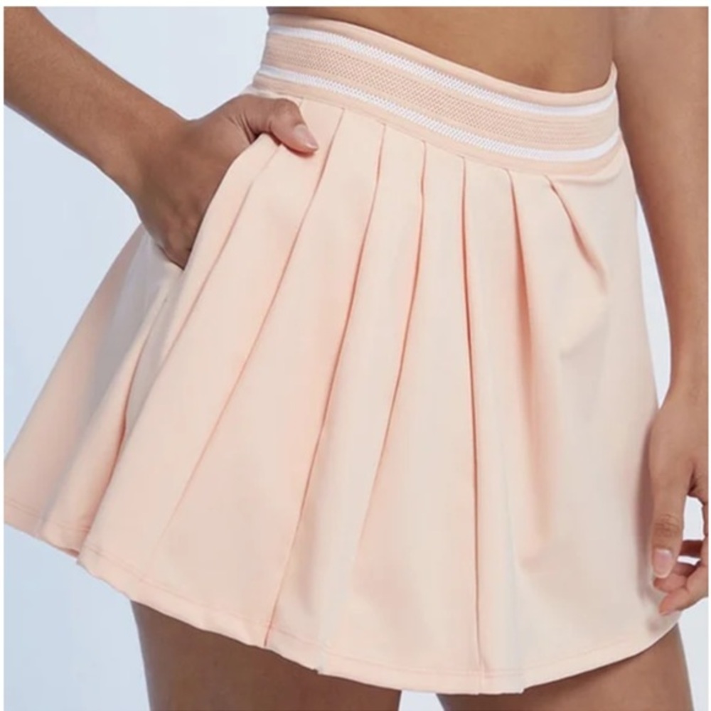4/$50 NWT Free People movement Round Robin skort in color peaches